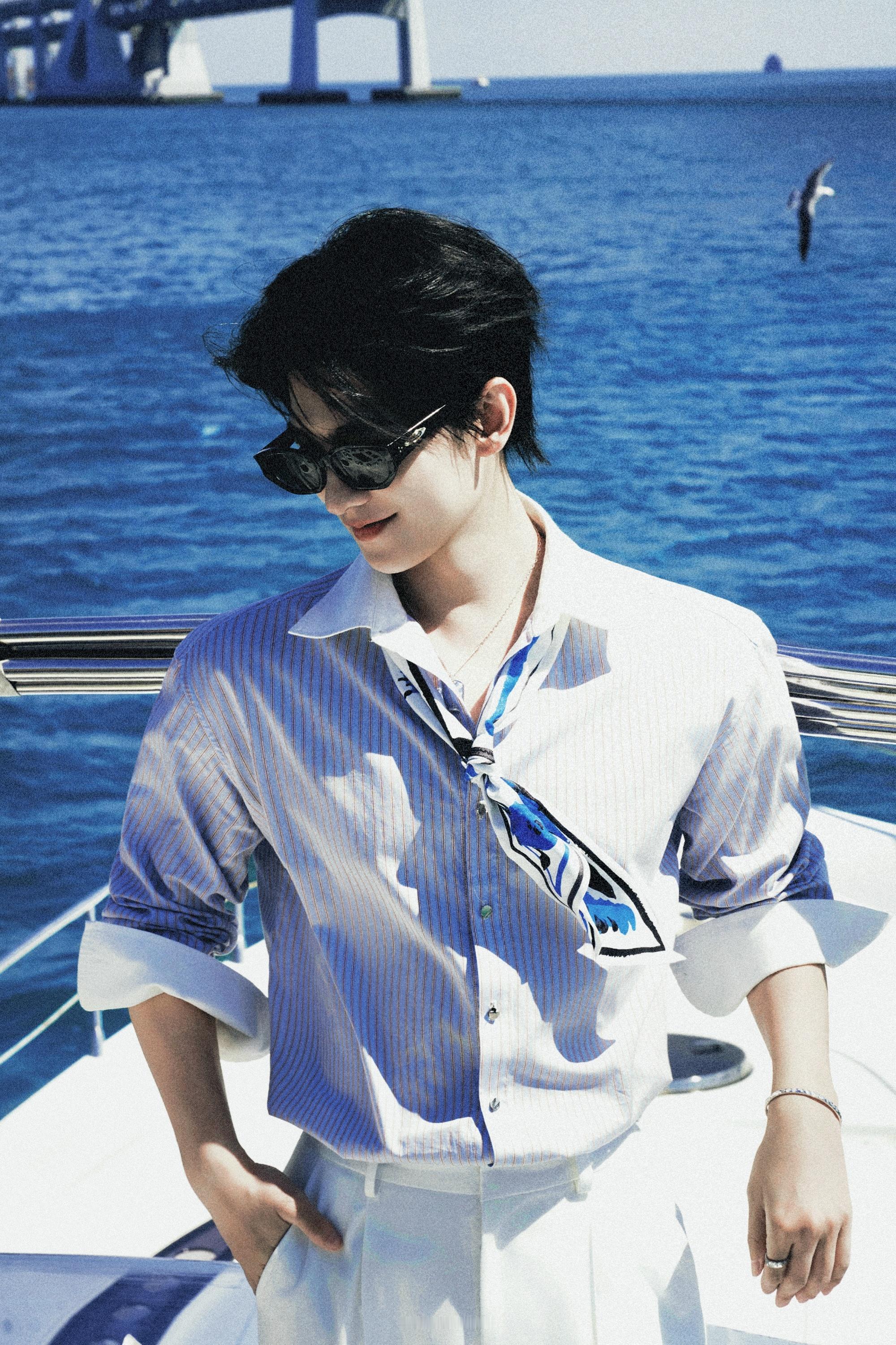 🌊杨洋

你说蓝色是你最爱的颜色

#杨洋# ​