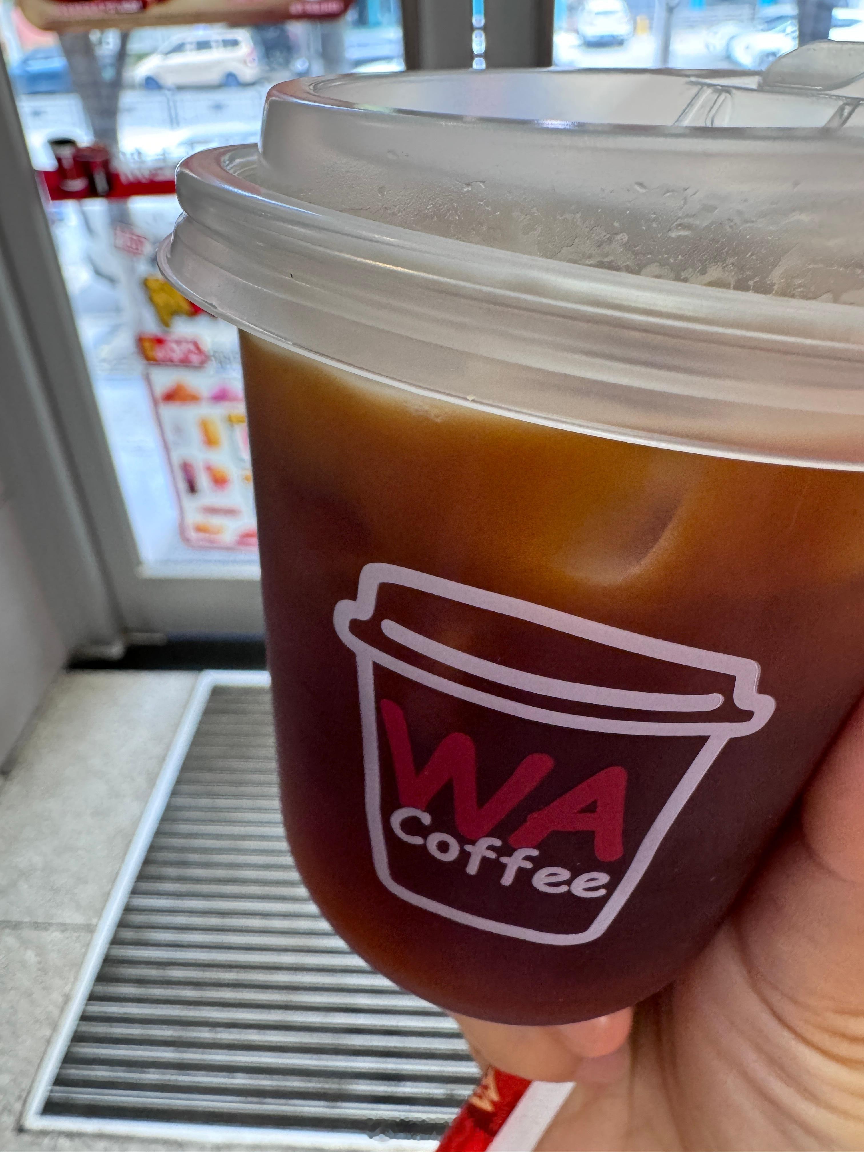 华莱士的冰美式 我也没想到 喝着还不错 况且折合下来0.05一杯了 但...