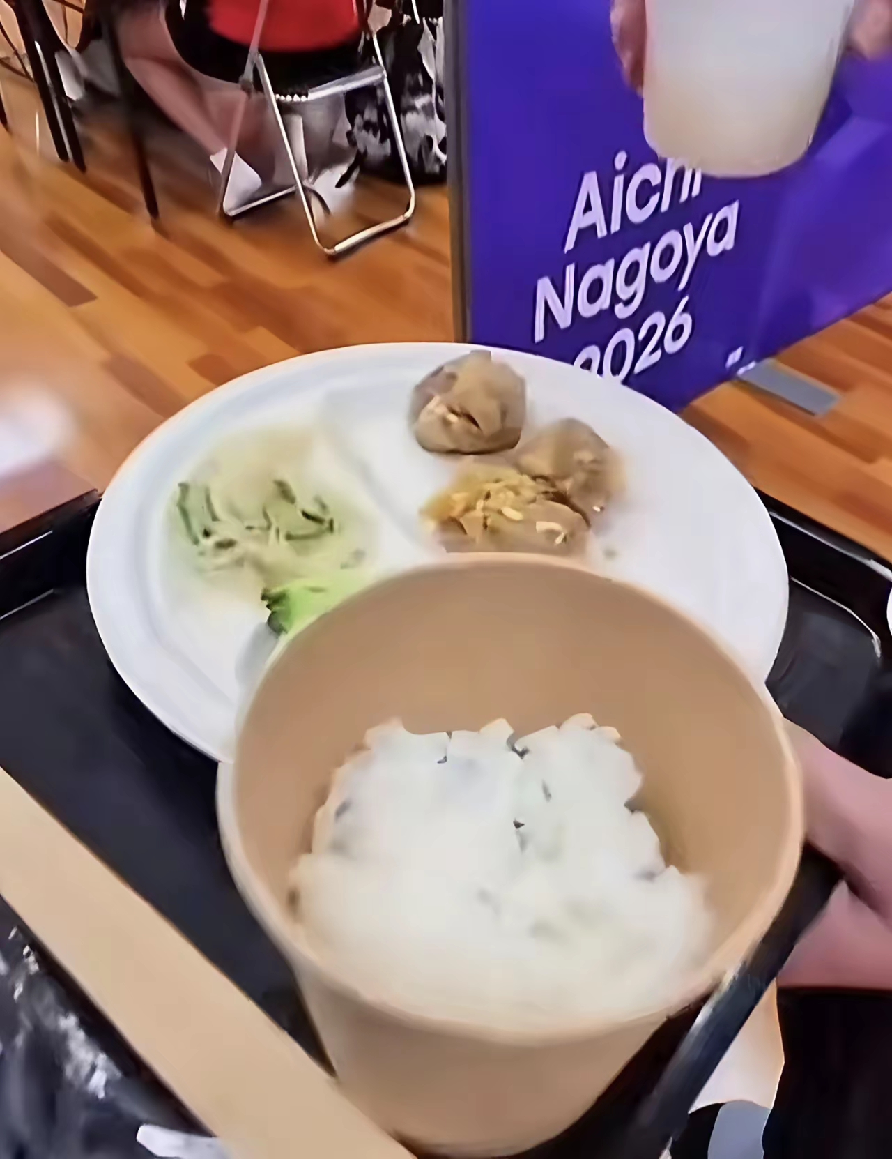 发现举办大型国际赛事谁办谁倒霉。日本名古屋亚运会到现在都是吐槽，再说老百姓已经没有光荣感了举办这种赛事是自找苦吃，日本实力不够硬撑何苦呢？