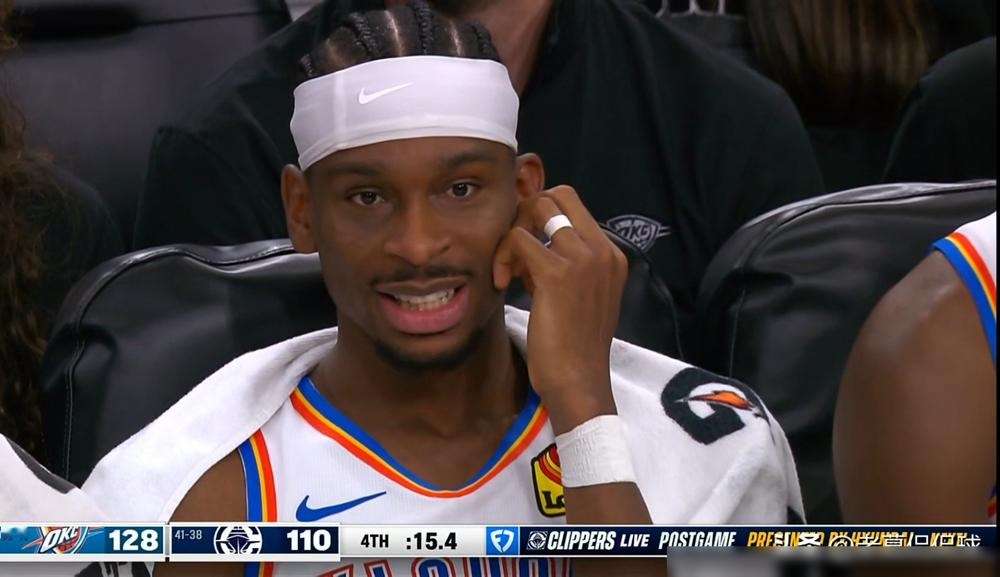 快船刚被雷霆打爆，伦纳德赛后却笑着夸起了对面那个一场投丢22球的亚历山...