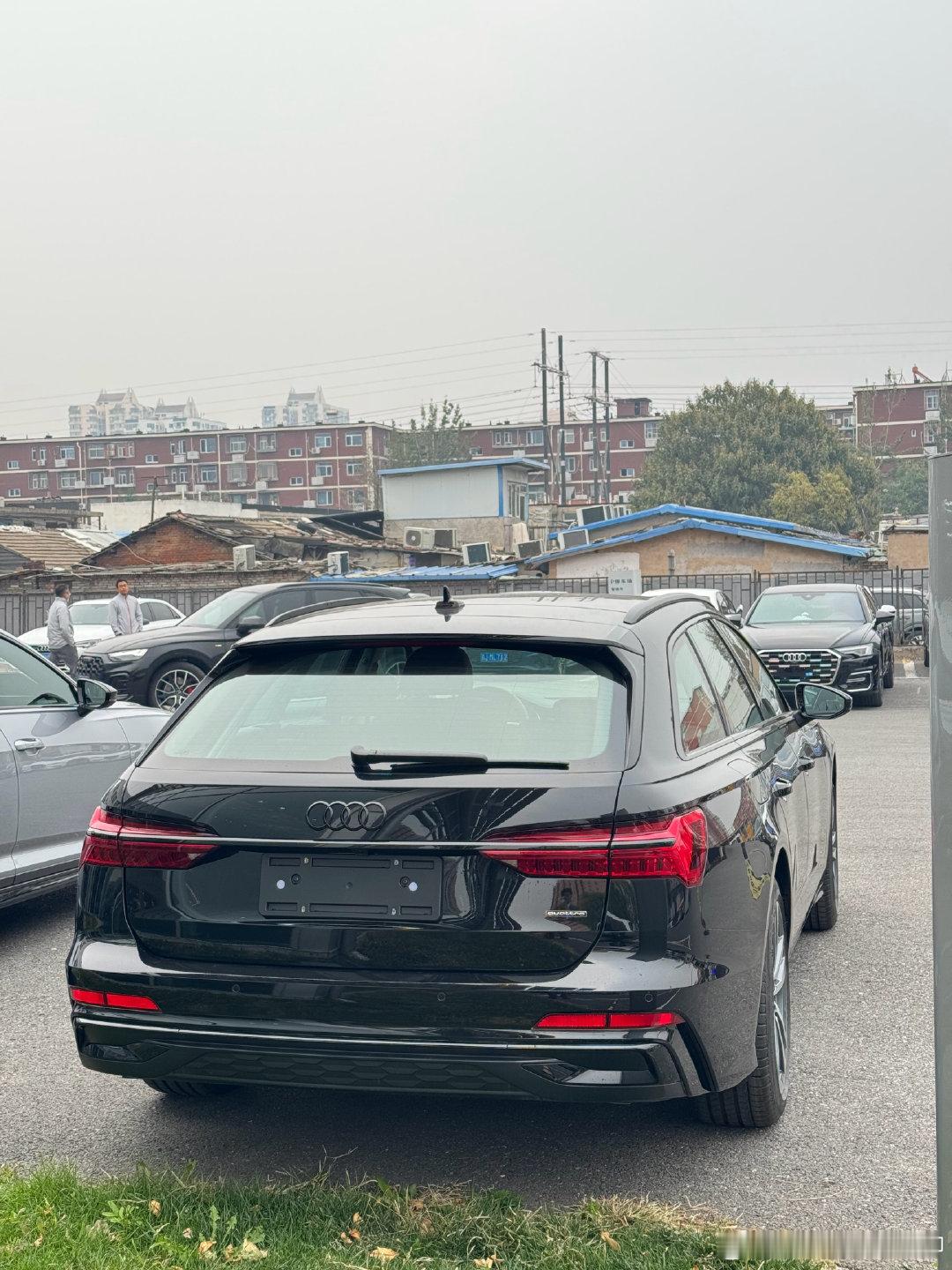 最后一批奥迪A6Avant现车 喜欢旅行车的您来
#奥迪##a6avant##奥迪a6avant# ​