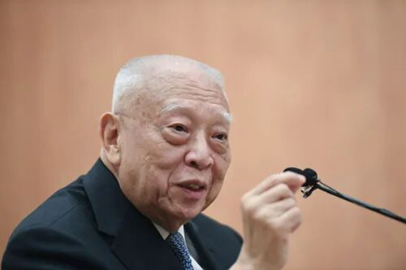​​​​#香港首任特首董建华逝世享年89岁#【谭耀宗对董建华辞世表示悲痛 形容他对香港尽心尽力作出贡献】全国港澳研究会顾问谭耀宗对首任行政长官#董建华离世#表示悲痛。他说与董建华认识多年，特别在香港回归时一起工作，形容董建华对香港尽心尽力，为香港作出贡献。

谭耀宗表示，在香港回归的时候 ​