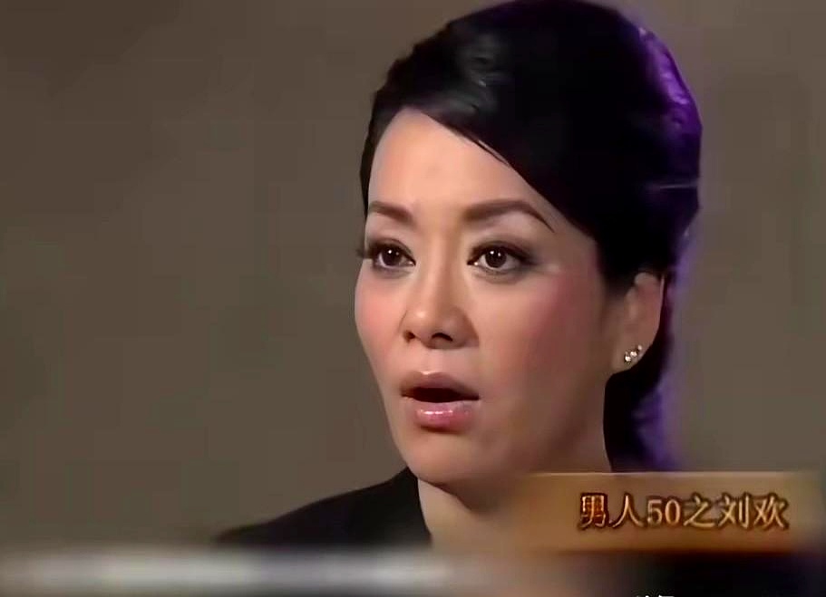 那英和田震在歌坛较劲了一辈子，王不见王，唯独对毛阿敏，两人都挑不出半点毛病
 

当年谷建芬偏心毛阿敏，把好歌全留给她，那英为此生了好多年的闷气，却从没真正埋怨过这位师姐。老友刘欢病重那阵子，毛阿敏默默赶去上海，在床前陪伴家人，陪他走完最后一程。网上不少人忙着在公共平台发文缅怀，她自始至终没发一个字