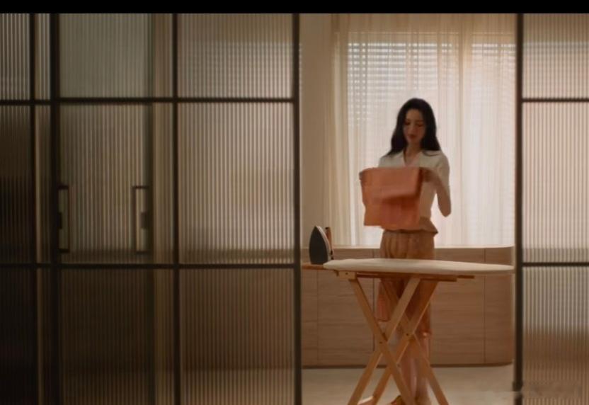 #钟楚曦莎莎苏全球品牌代言人##莎莎苏心动自有节奏#  #全员任务[超话]#💖钟楚曦的心动"履"程｜莎莎苏这双鞋，让我走路都带风！

姐妹们！今天必须来唠唠我最近的心头好——莎莎苏！自从看到全球品牌代言人上脚的那一刻，我就知道：这双鞋，我必须拥有！💃

🌟为什么是 ​
