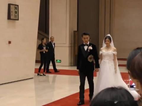 陈妍希说聊神雕侠侣不违法，看来她已经从离婚中走出来了，众所周知陈晓和陈妍希是因为神雕一见钟情，两个人很快结婚生子，只可惜这对金童玉女 婚姻维持了九年，婚礼上两个人是真的好甜，就算没走到最后、最起码曾经真心爱过