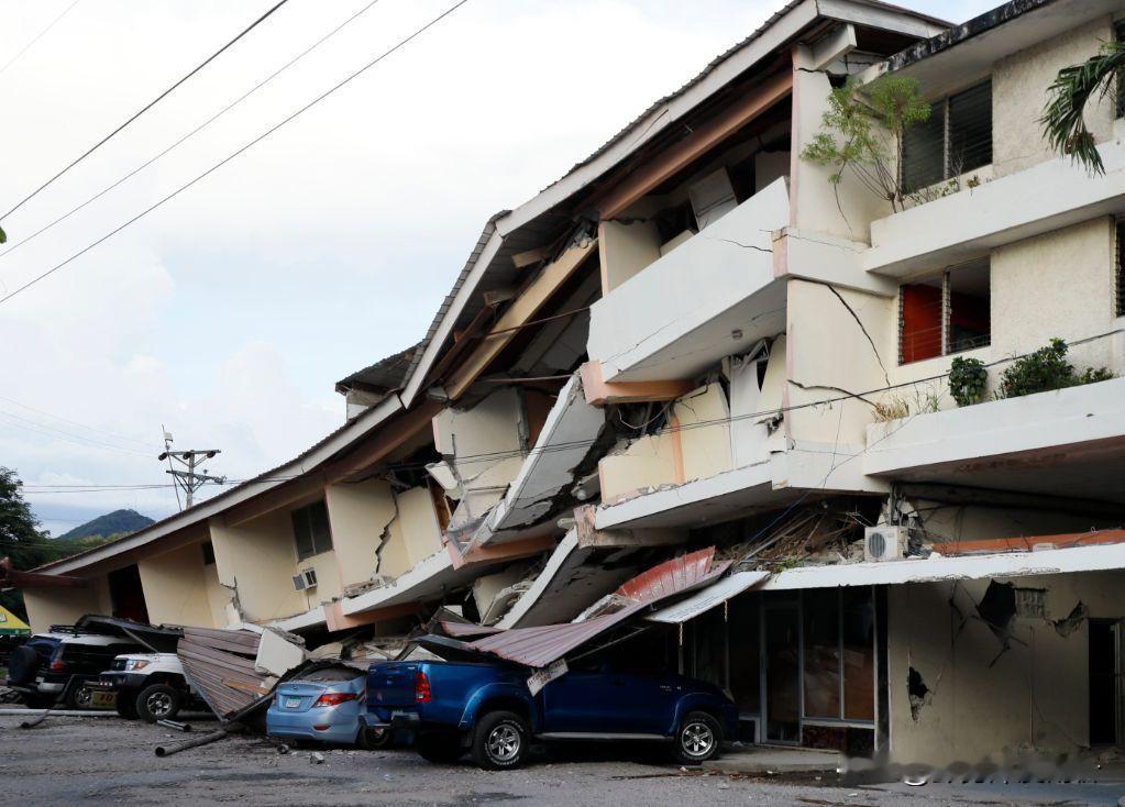 巴拿马突发7.6级强震 多地受损余震频发 暂无重大伤亡
 
北京时间10月10日1时56分，巴拿马发生7.6级强烈地震，震源深度10千米，震中位于巴拿马上皮塔洛萨地区附近，属于浅层强震，破坏力极强。
 
本次强震波及范围广，首都巴拿马城震感剧烈，城区民众紧急疏散避险。地震发生后，当地接连发生多次5级