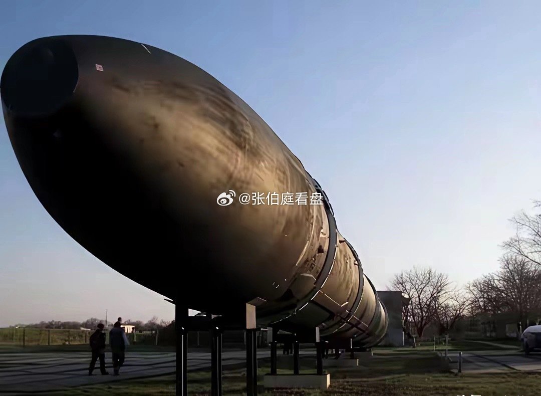世界上拥有核武器的国家有九个：
第一：美国；
第二：苏联(现俄罗斯)；
第三：英国；
第四：法国；
第五：中国；
第六：印度；
第七：巴基斯坦；
第八：朝鲜；
第九：？
你知道第九个国是哪个国家吗？ ​