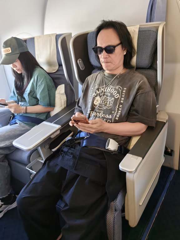 据说，约等于遇见了谢霆锋
哈哈哈
	
二编，表哥人好好，补拍一张合影