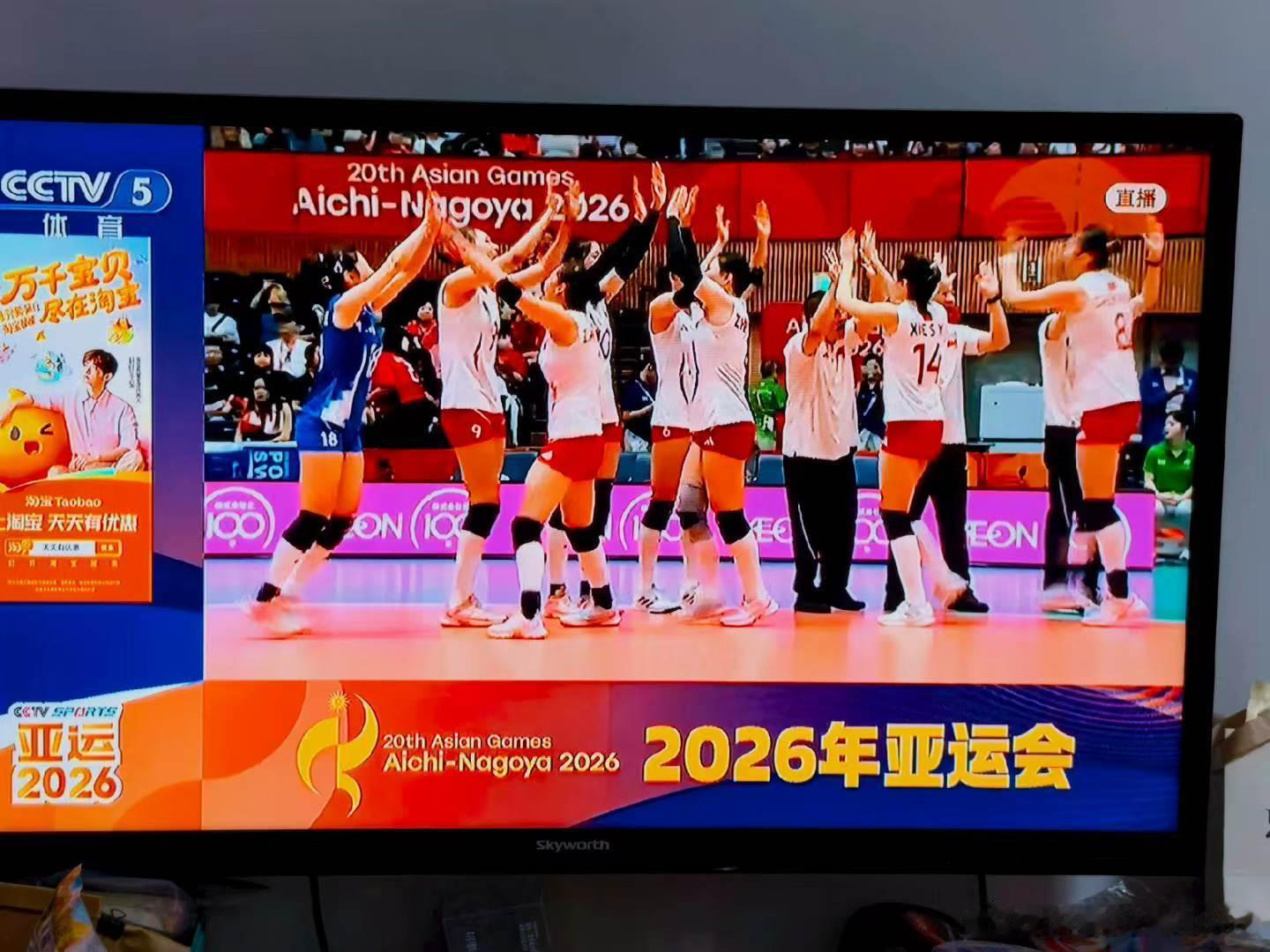 中国女排在名古屋亚运会上与日本女排决赛，勇夺冠军！好样的，女排姑娘们! ​