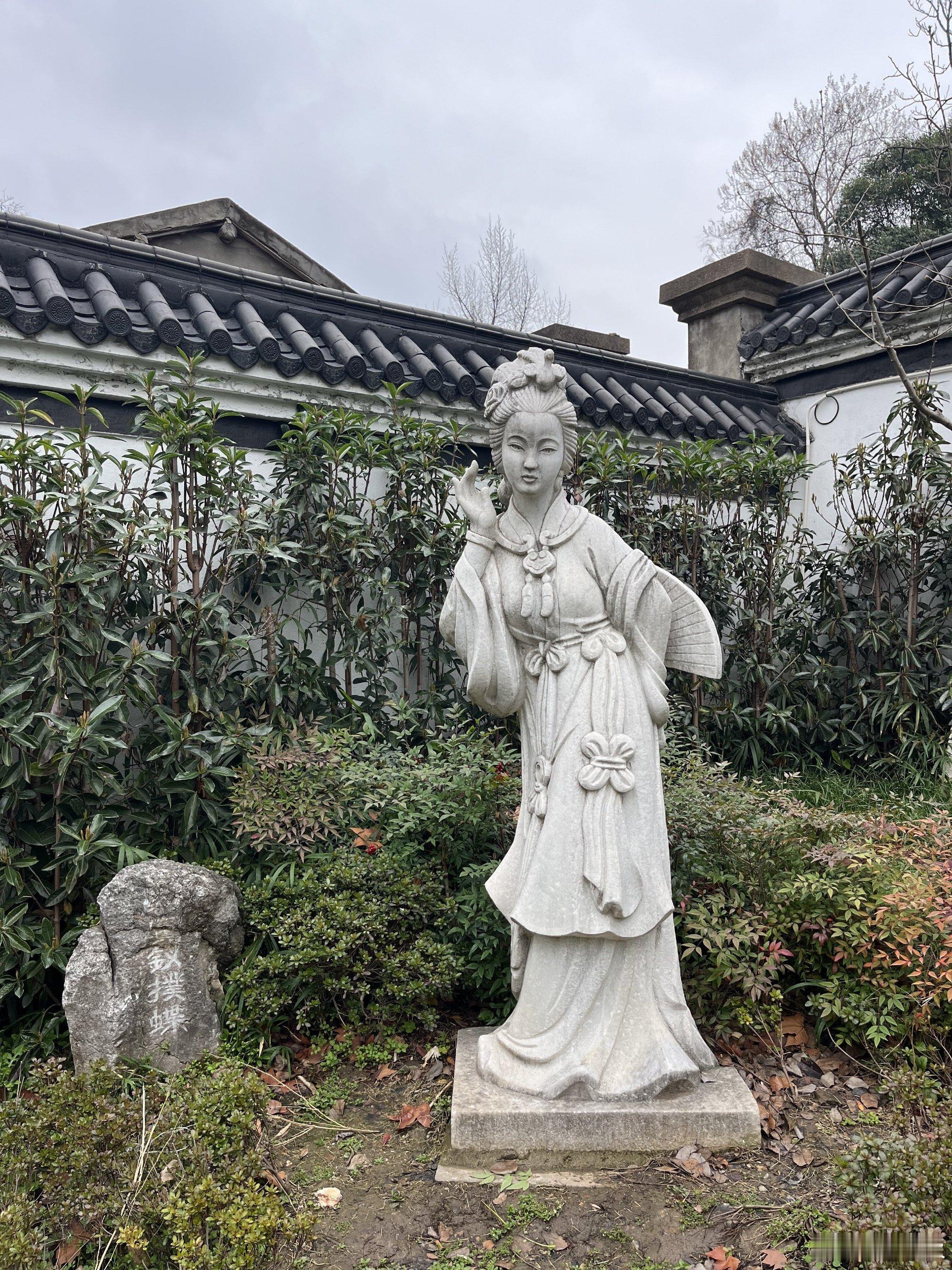 关于“钗、玉二人形景较诸人皆近”的讨论2  郑无极批驳拥林派“狼飞翔”...