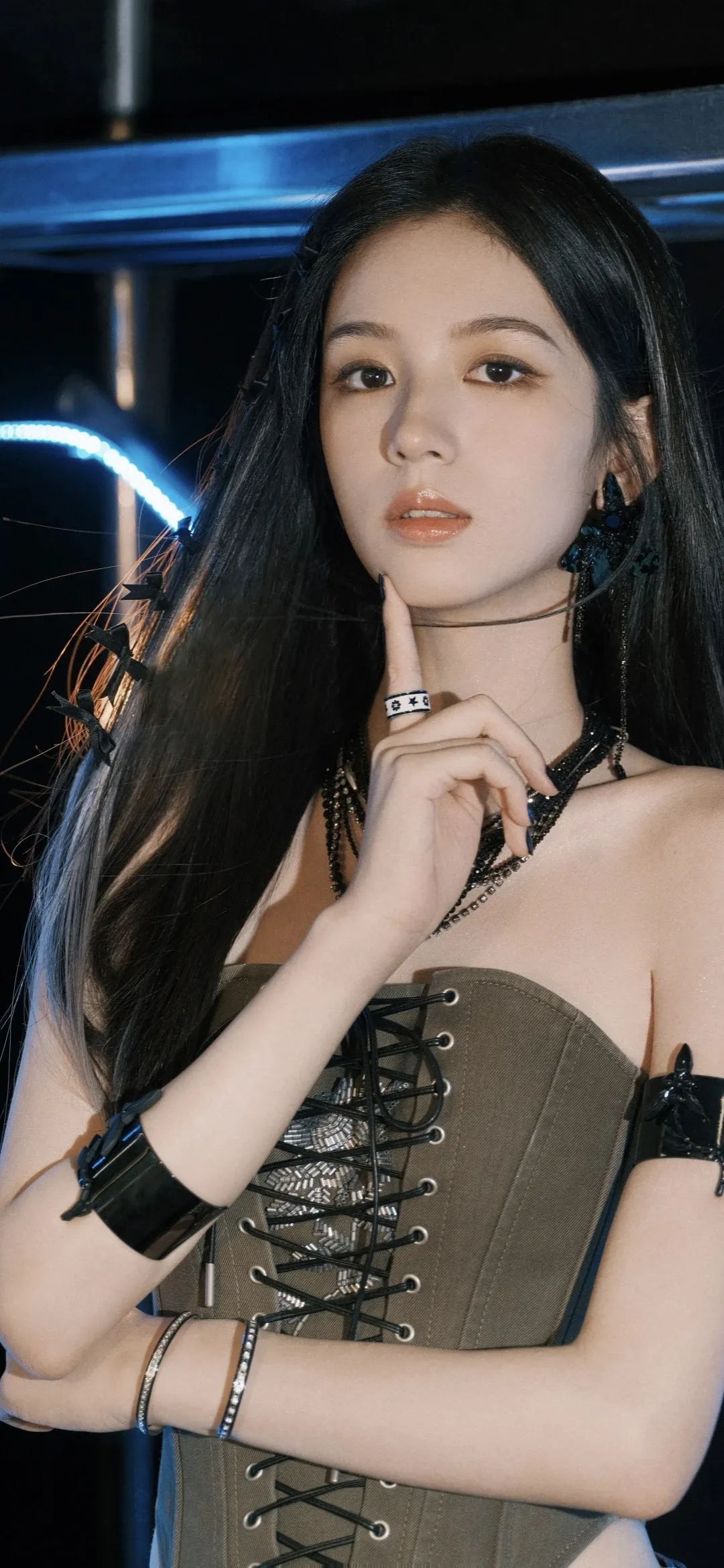 周也高清美照分享｜神秘黑丝女郎，指尖轻触，诱惑无限 ​​