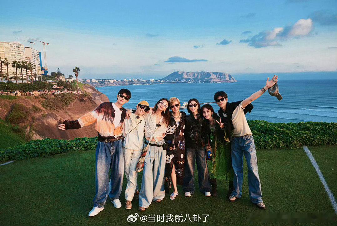 #在秘鲁见证中国科技力量# 谁懂啊，咱们自己研发的前沿通讯技术直接落地南美港口，跟着花少逛这一趟，比看十篇科普文都提气。#花儿与少年# ​