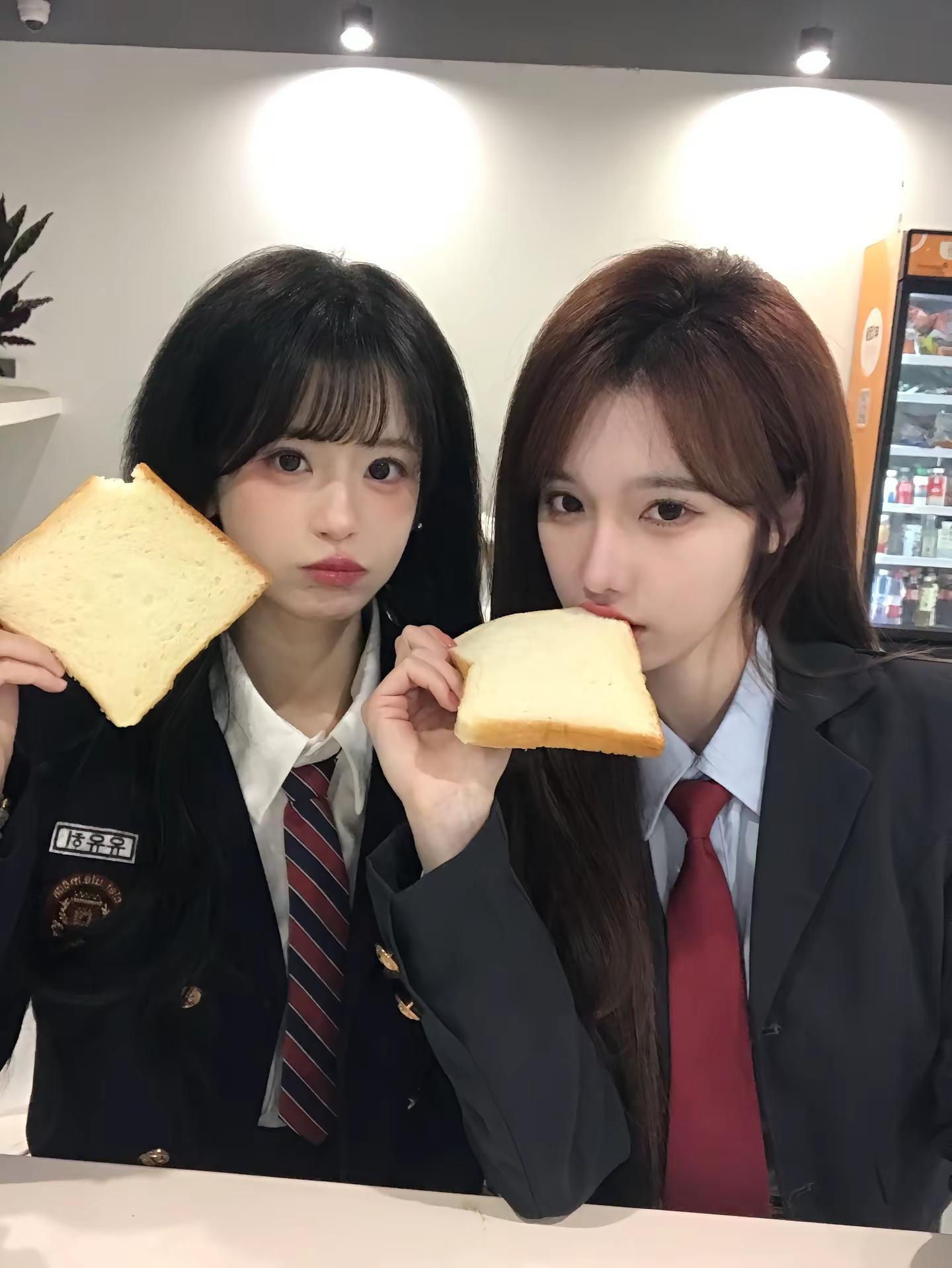 <p>好姐妹学姐 <!--{img:0}--><!--{img:1}-...