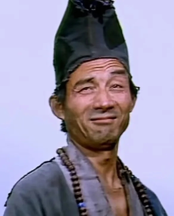 游本昌爷爷走了，但我总觉得他还“在”—因为他说过的那些话，总在某个时刻突然想起来。

有一年金鹰奖颁奖，90岁的游爷爷站在台上说： “你们好幸福啊，进入这么一个伟大的好时代，我羡慕你们。但是，我也在进入这个时代啊！” 

还有白玉兰奖那次，老爷子主动联系剧组，说自己不参加评奖申报了，把机会让给年轻人