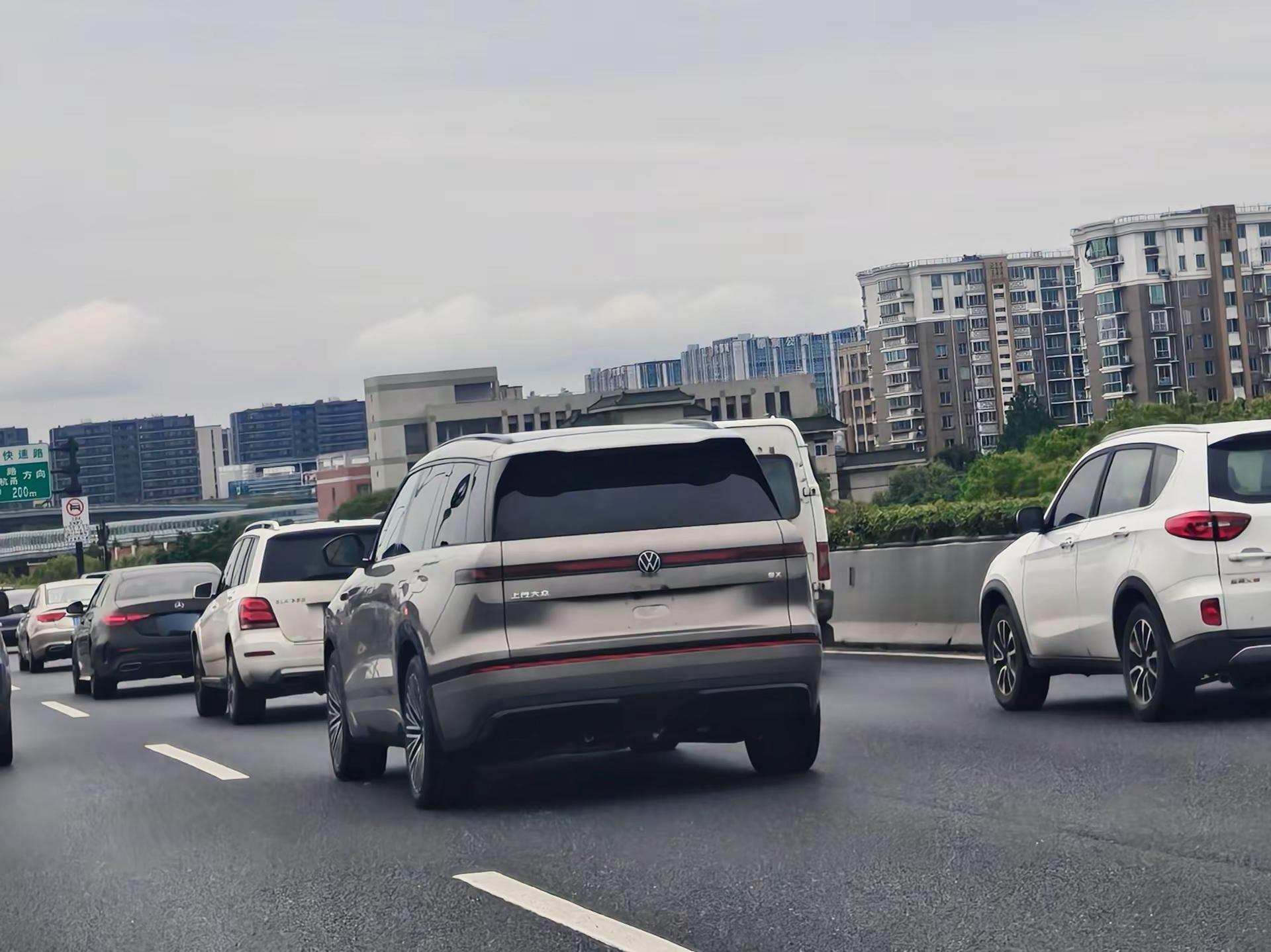 偶遇未上牌的新车，车是真的大拍车 大众 大众9x