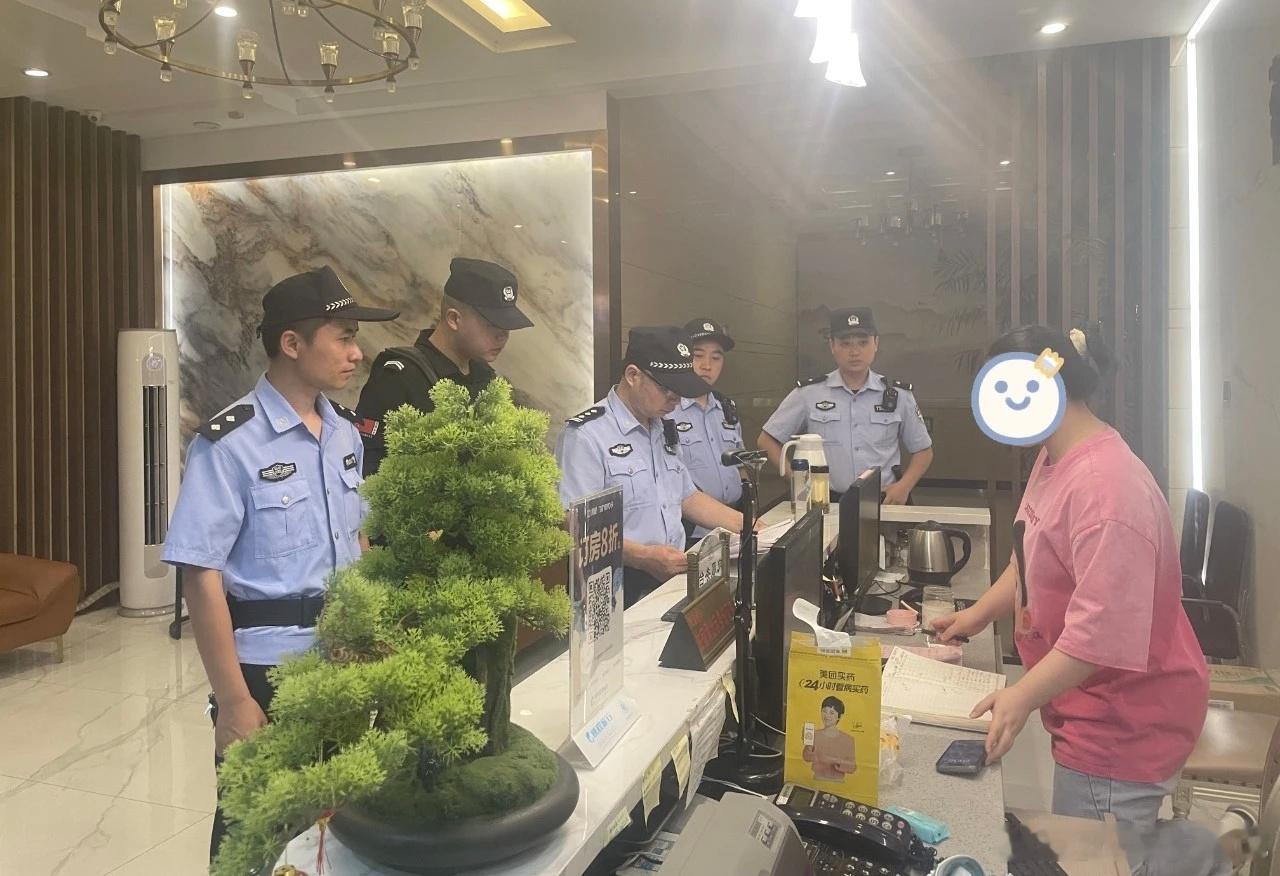 【隐患排查·整治周边各类风险源】南浦派出所聚焦考点周边出租房、网吧、商...