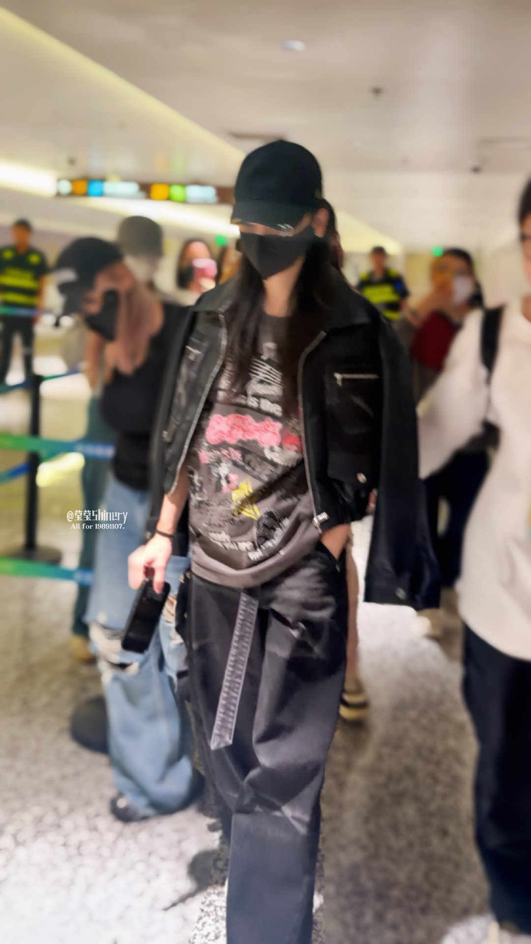 单手插兜+单拎手机是什么耍帅秘籍吗[喵喵]
#于文文边界世界巡回演唱会# ​