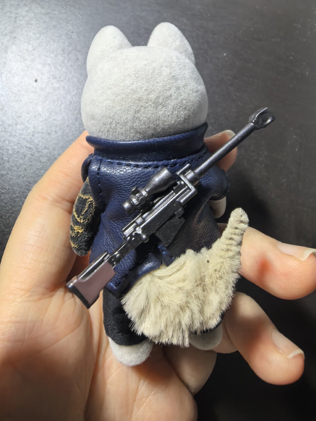 很早就配好了狙击枪，该去做两套詹姆斯的衣服了 ​