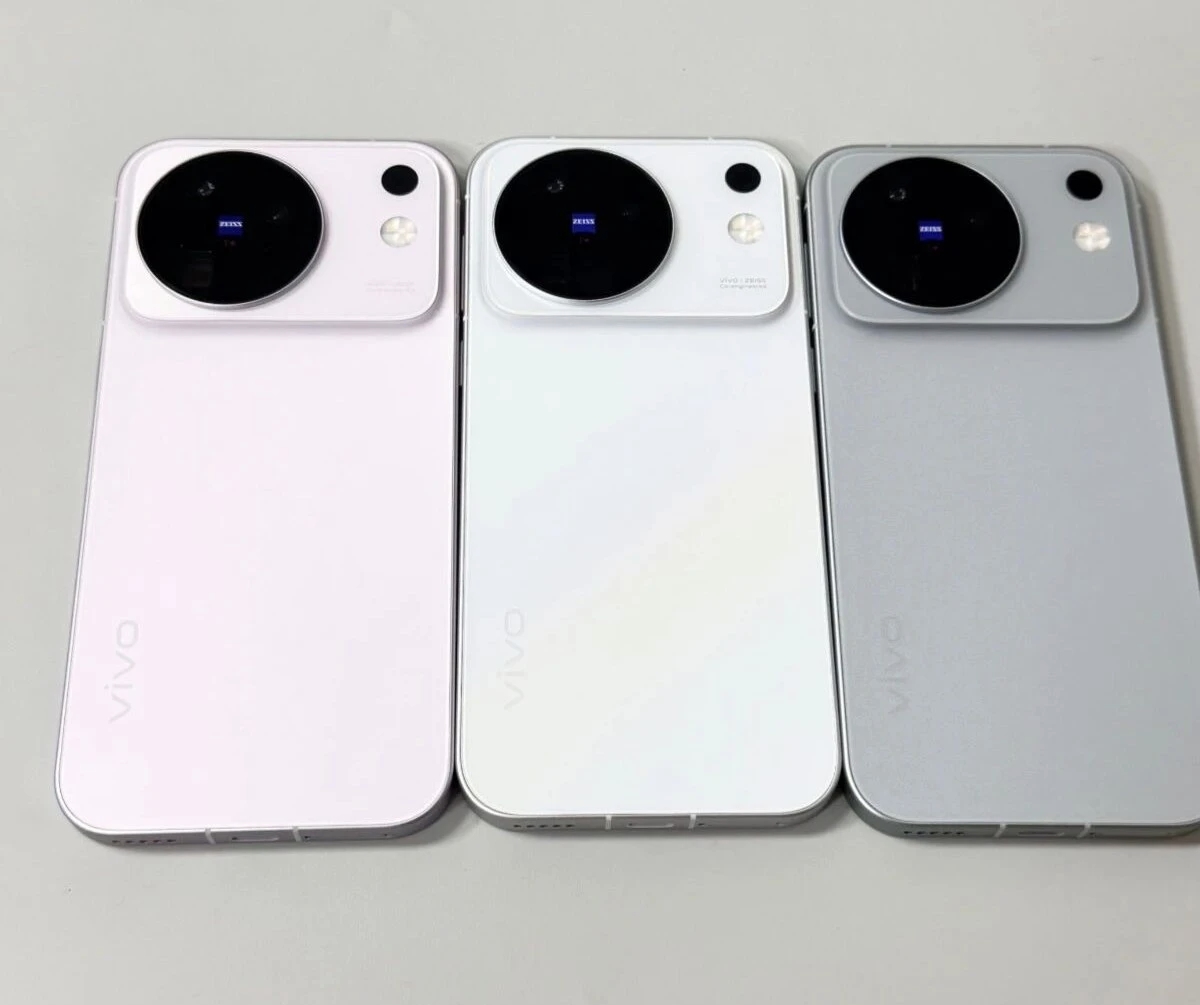 vivo X500系列昨晚正式发布！首发蓝图动态影像技术栈+天玑9600 Pro芯片，行业首创4K 240fps慢动作、8K原生Live，Pro Max配8000mAh电池+2K蔡司屏。标准版5499元起，Pro 6499元，Pro Max 6999元，9月24日开售。