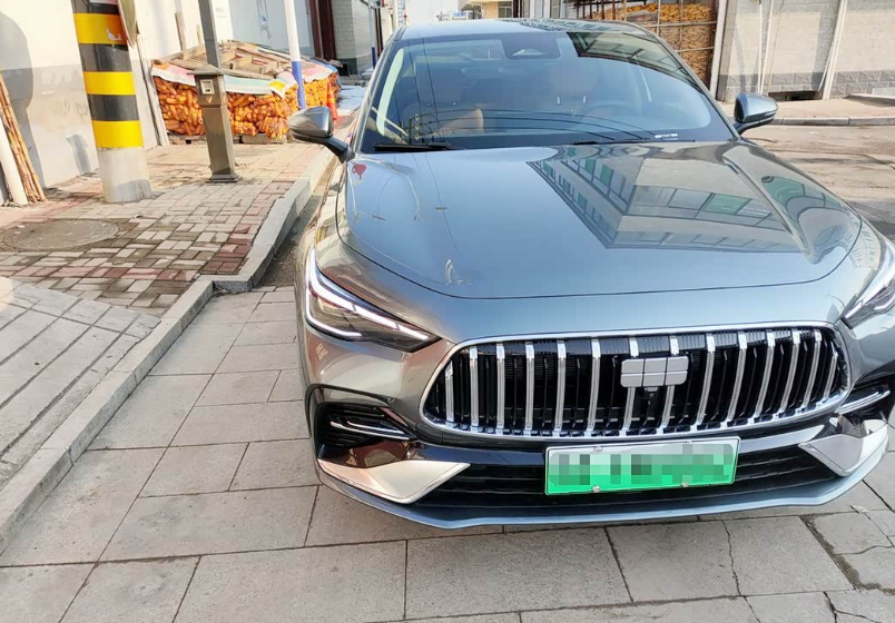 这辆车到我家刚好满一个月。从提车时的满心欢喜，到日常通勤、周末家庭出游...