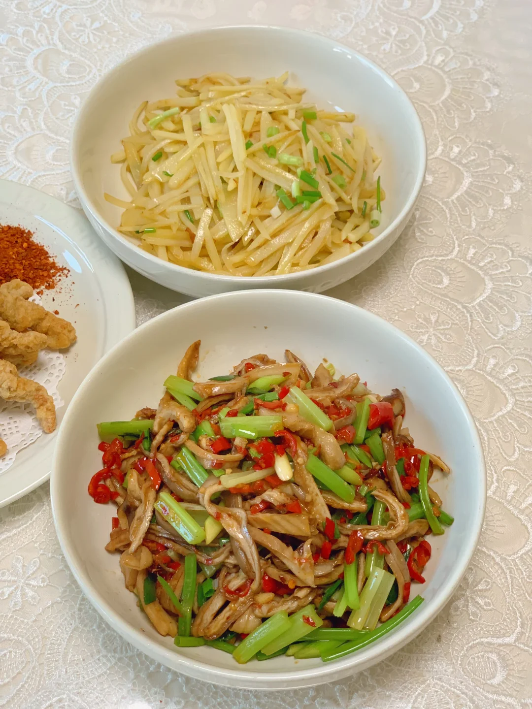 家常晚饭，小菜绿豆粥！