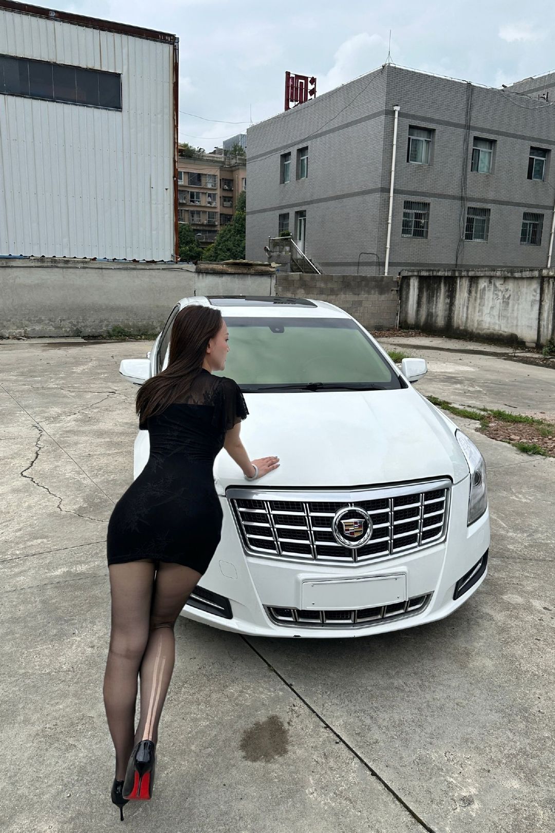 老款凯迪拉克还有人喜欢吗 ​
