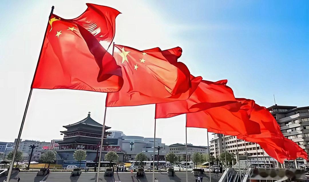 中国急需攻克的四大尖端技术，一旦突破，将无惧任何国家垄断！
​2026年8月20日，新华网在解读人工智能产业时直指一块短板：高端芯片、光刻机、先进EDA工具等核心器件仍依赖进口，"卡脖子"问题尚未根本解决。同一段时间，国产航空发动机、高端仪器接连传来攻关进展。四块硬骨头，桩桩件件卡在产业链最 ​