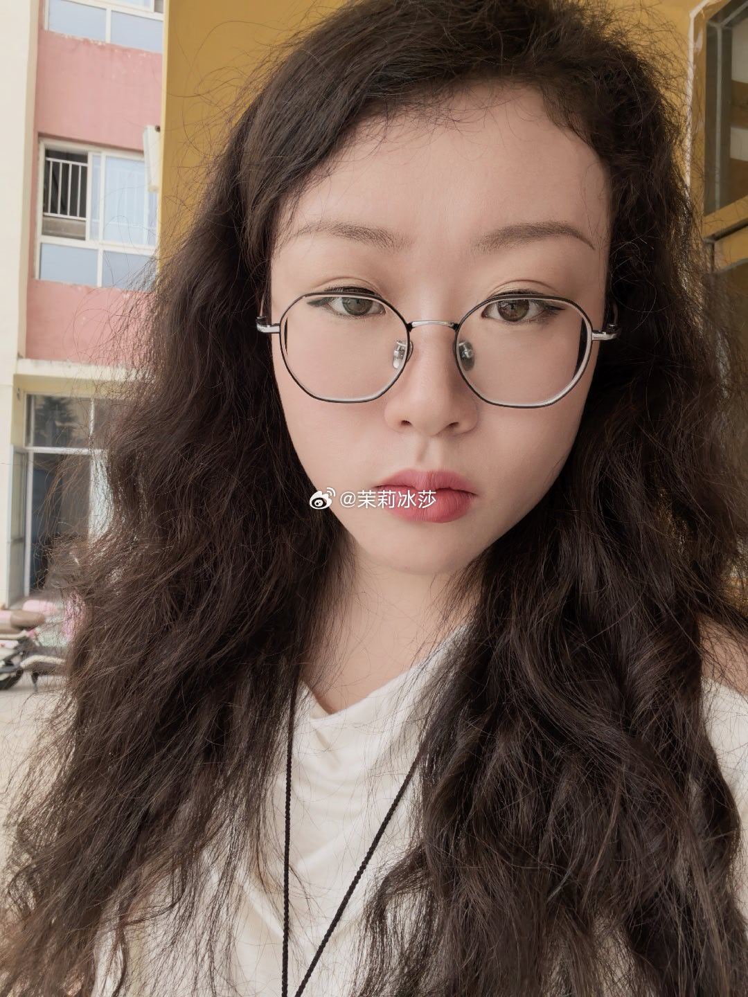 坏消息：当上祥林嫂了[苦涩][苦涩][苦涩]而且没有任何人提前通知我，简直是服了，我要在家做一天心理建设的。笑不出来，痛苦面具戴上了！！！！！！上学的时候，开学前大扫除是学生打扫卫生。哎，这当上老师了，变成了老师打扫卫生。行行行干活的永远还是那帮人。 ​​​