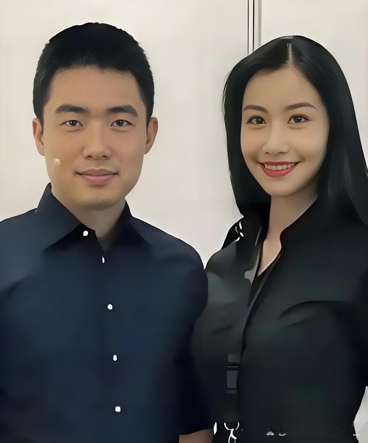 理想CEO李想的现状，给男同胞提了个醒。就算你有本事、有钱，也得好好对老婆。李想和老婆结婚18年，老婆又怀了第六胎，都有5个娃啦，这生娃速度太牛。他身家几百亿，对老婆是真喜欢，装不出来。

李想对老婆的态度，给男人上了一课。他节目里说，钱全上交，家里事老婆做主。别以为王蕾只是成功男人背后的女人，人家