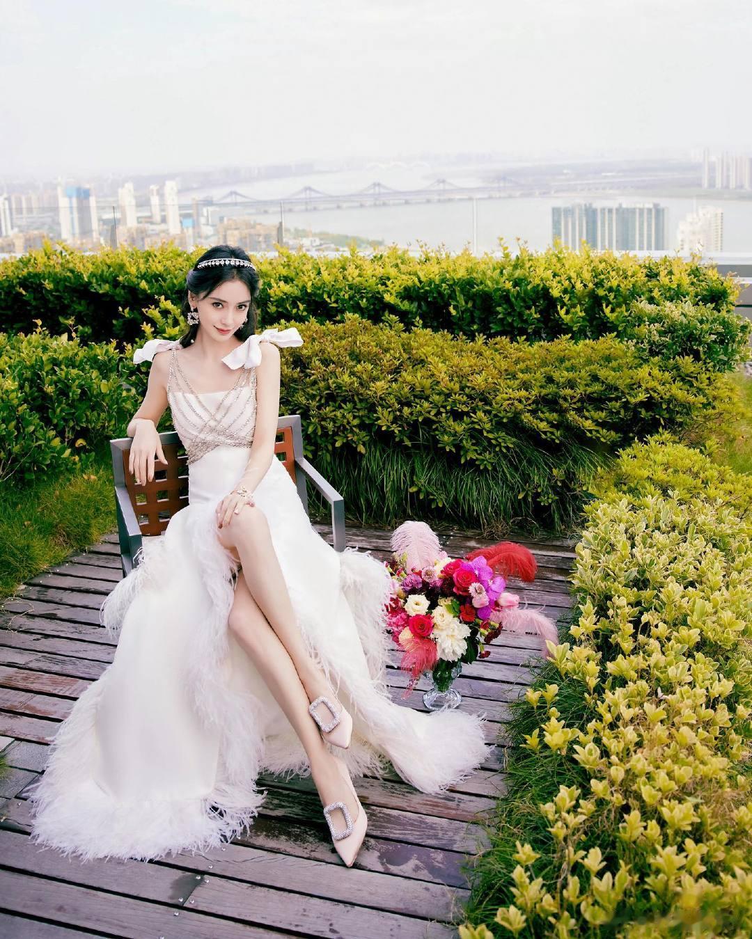 angelababy一袭白色长裙灵动优雅676767