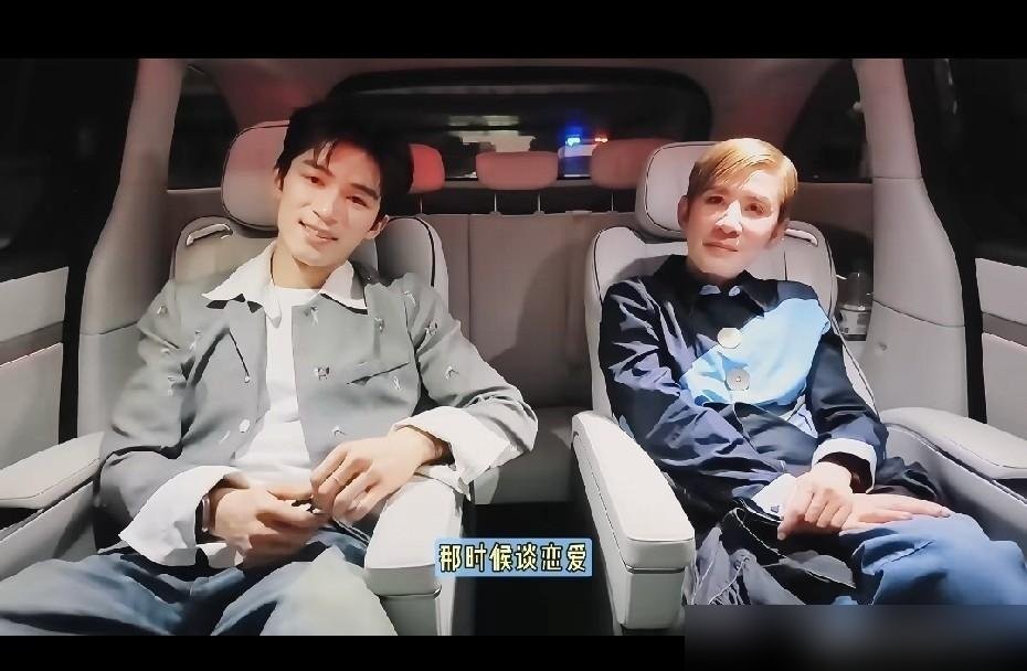 吴君如当面逼问王星越“带过女友见家长没”，他整个人直接宕机了。



手足无措，嘴角抽搐，硬是在镜头前把嘴闭成了死桩。连见惯大场面的吴君如都察觉到了尴尬，赶紧笑嘻嘻把话头兜回来：不问了，打住打住。

圈里年轻艺人被问私生活，要么油滑地打太极，要么当场立纯情人设。王星越偏不，他选了杀伤力最大的一种：我