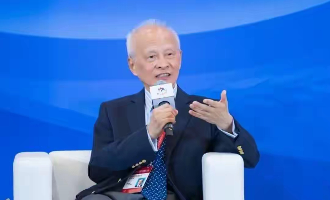 香山论坛二十周年重磅发声！罗援、崔天凯同台亮明统一思路，和平优先，但底线绝不退让
 
今年是北京香山论坛创办二十周年，作为国内规格最高、参与国家范围最广的多边安全对话平台，论坛吸引全球数十个国家和地区的防务、外交代表齐聚一堂。在这场国际安全盛会之上，解放军退役少将罗援、资深前驻美大使崔天凯先后就台湾