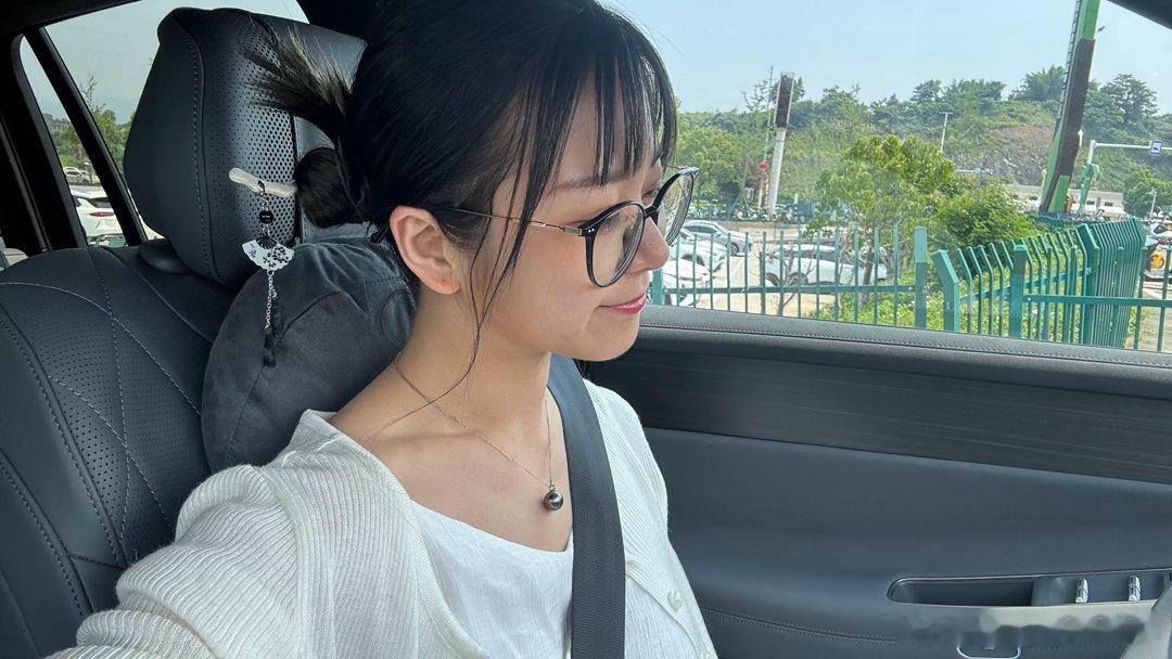 今天是个假文静的小姐姐哦