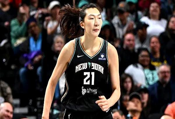球队输了，她却是全场得分王。    中国女篮核心韩旭，重返WNBA纽约...