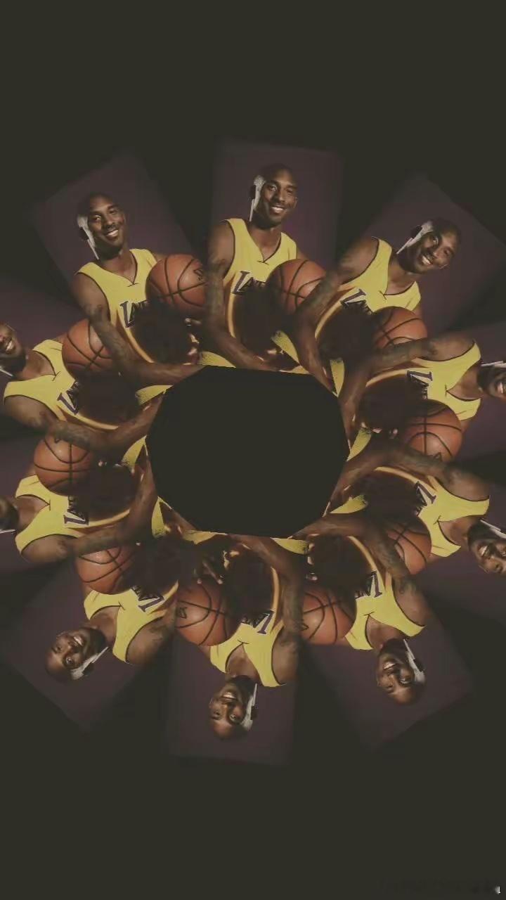 谁的青春里没有科比的影子呢🏀

翻到库存的老图，瞬间就拉回学生时代。

当年放学冲去小卖部，就为蹭体育杂志里他的专访页，课本边偷偷贴满他的湖人贴纸，连课间十分钟都要抱着篮球模仿他的后仰跳投。

他陪伴了一整个热血青涩的青春，现在提起来还能瞬间燃起当年攥着手机等直播的劲儿，这大概就是属 ​
