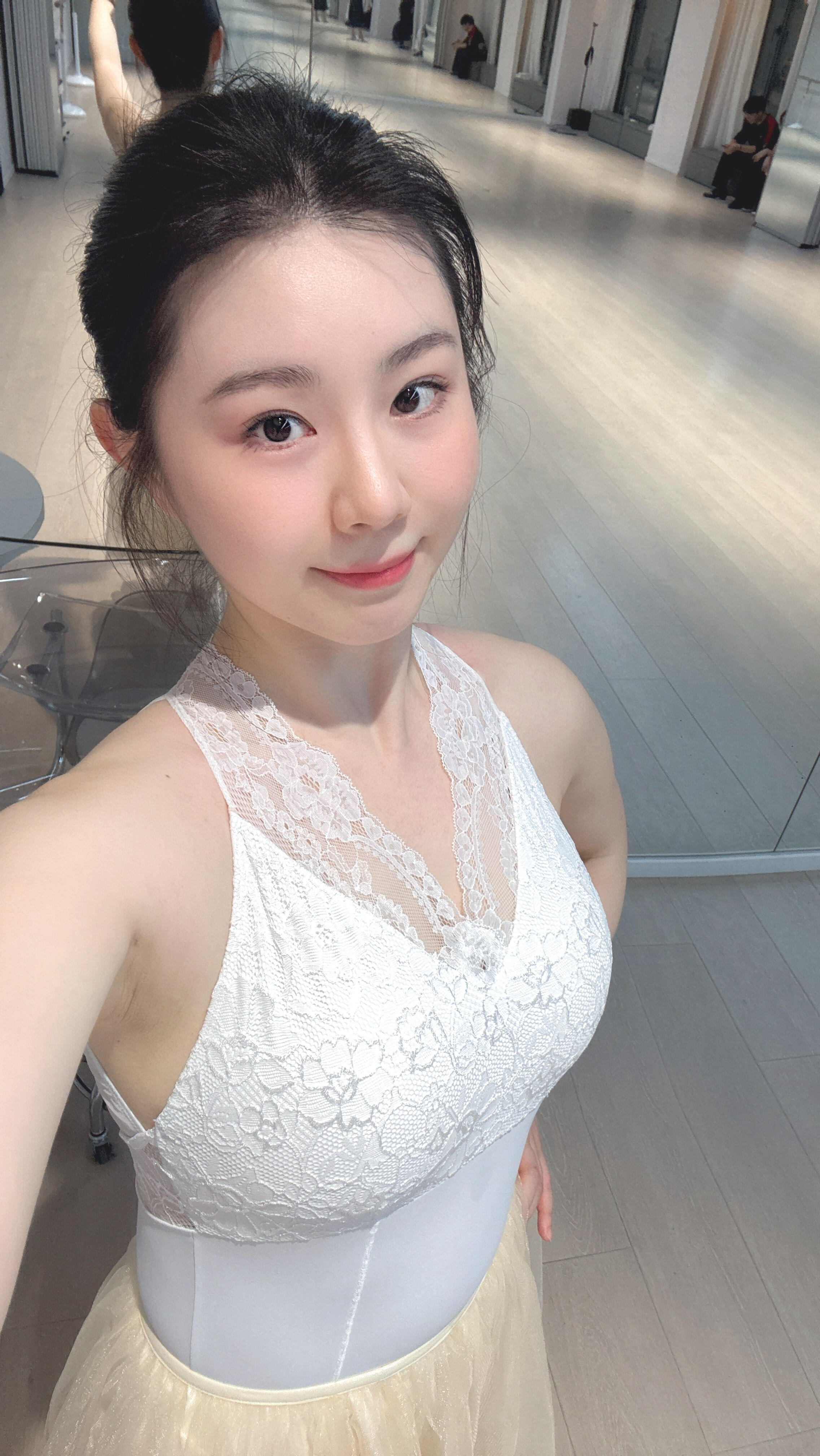 芭蕾舞者的日常，简直是优雅的代名词！ 这位小姐姐的蕾丝舞衣，轻盈又梦幻...