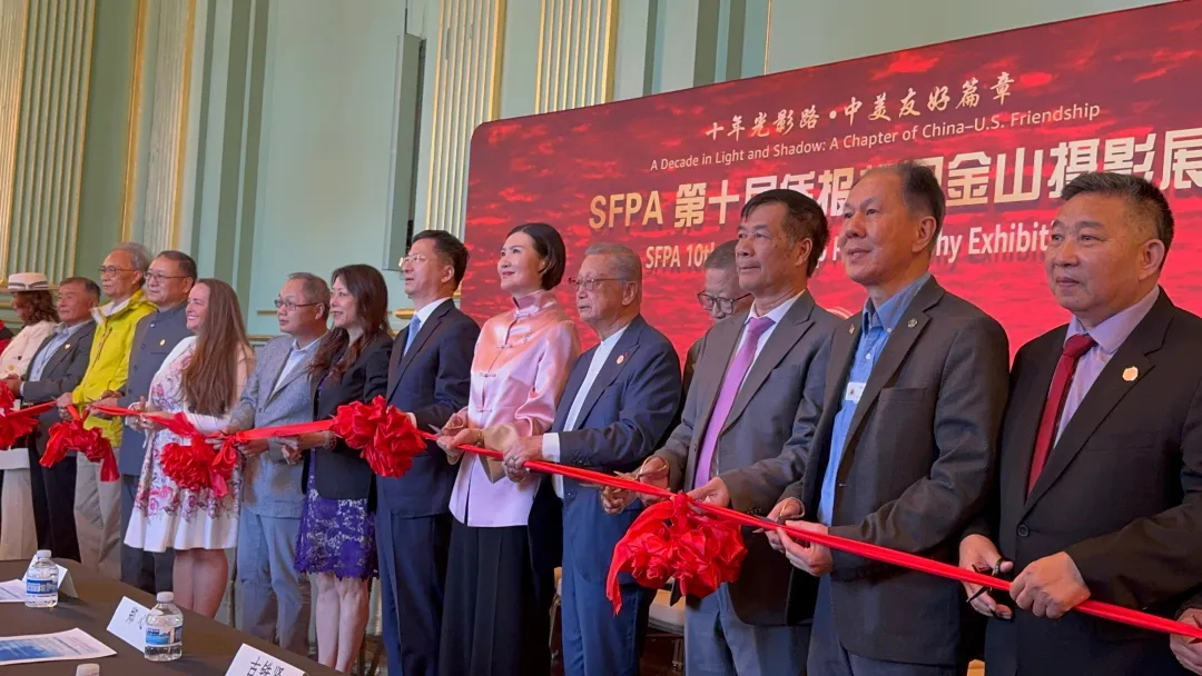 【十年光影路：侨报杯摄影展见证华人摄影人的成长与坚守】当人工智能可以一...