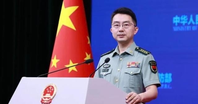 深度警示：中日若在东海擦枪走火，最先“沉没”的可能并非某艘战舰，而是我们东南沿海三十年积攒的经济硕果。

10月10日，国防部回应日本准备在年底前修订“安保三文件”、研究引进核动力潜艇等动向时明确指出，日本正在借所谓周边安全威胁加快“再军事化”。10月12日，外交部再次敦促日方在历史、台湾问题和对华