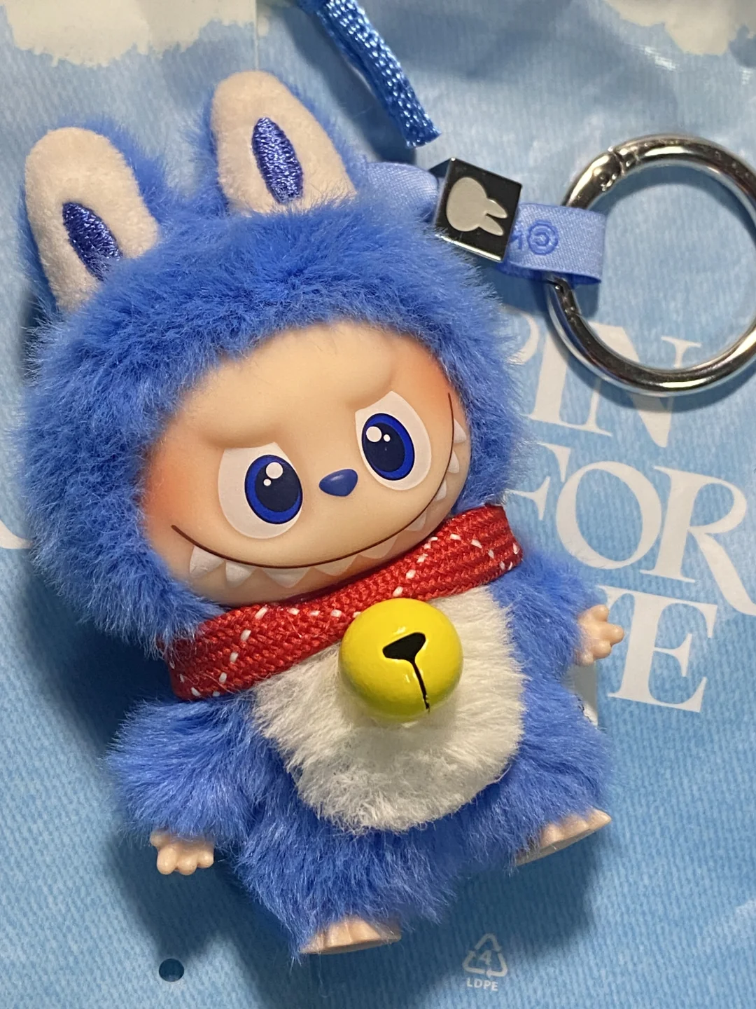 请问这是哪款Labubu联名款💙哆啦布布❓