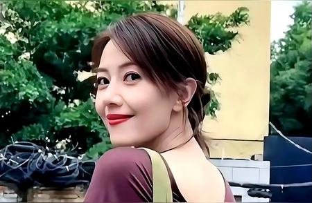 有人说，高圆圆就像邻家女孩，实际上她的穿搭和气质反映出的，却是当代女性...