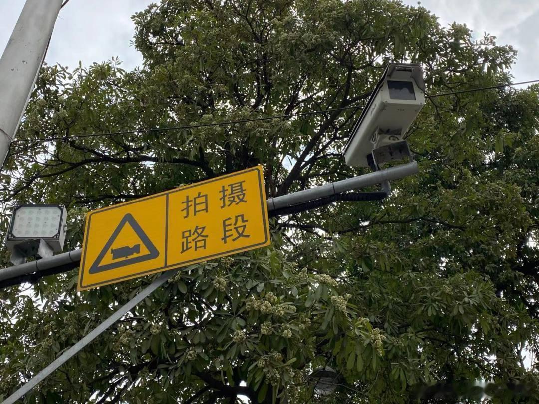 该批交通技术监控设备设置地点涉及内环路东晓南放射线海珠湾隧道路段（北往...