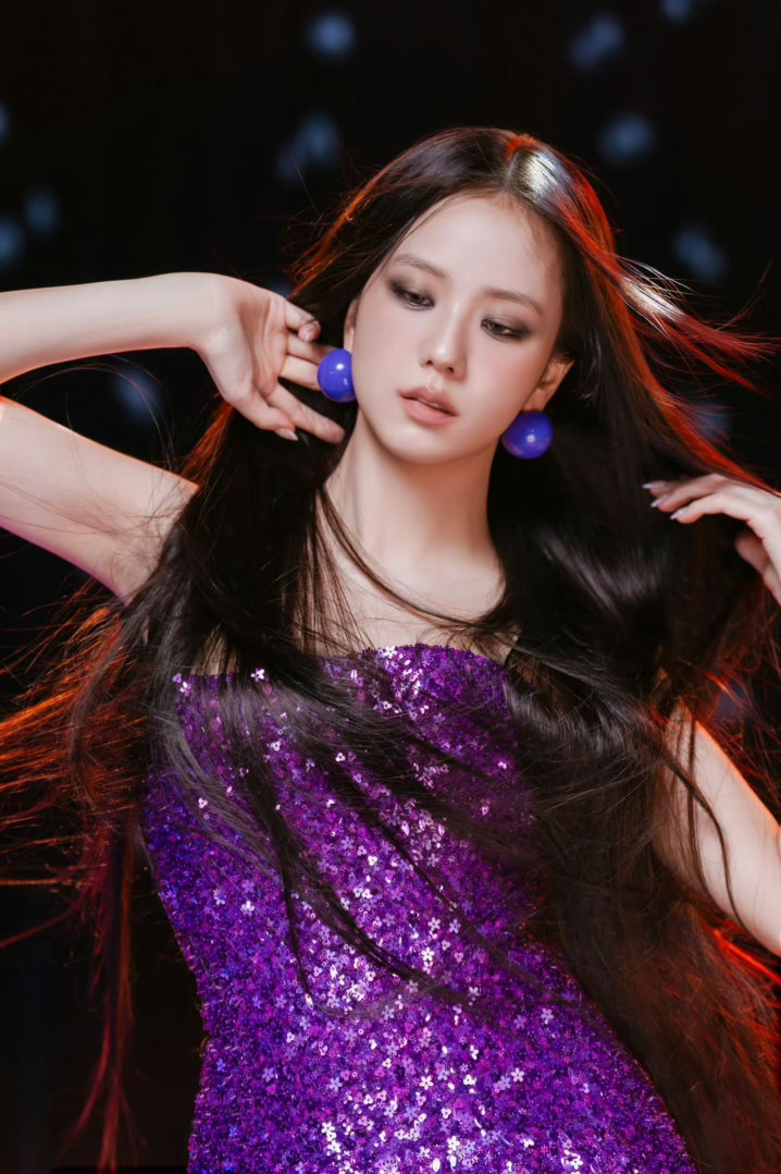 JISOO APP 更新 [📸]V MAGAZINE × SALOM...