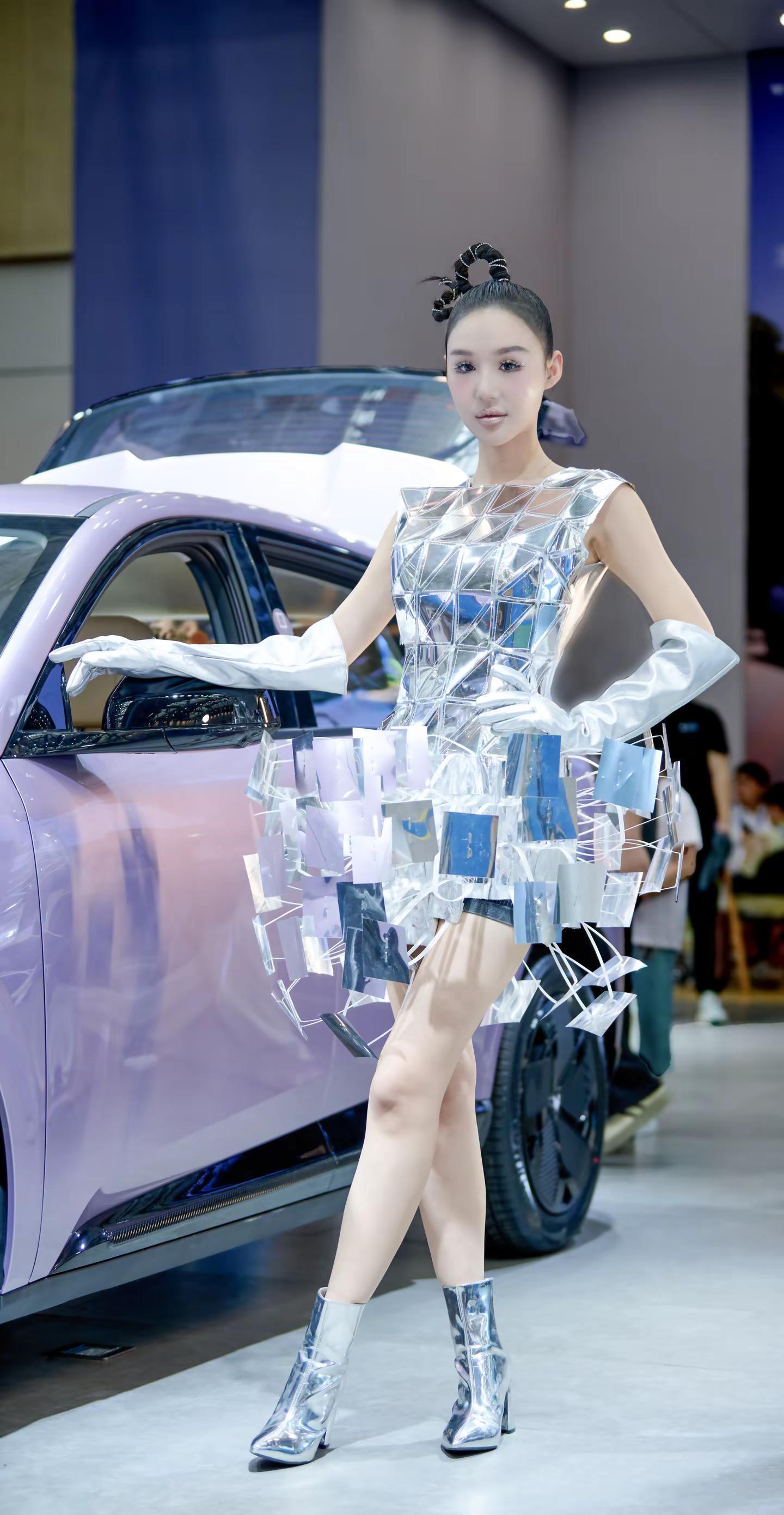 2025年十月苏州车展模特人像摄影。2025年十月苏州车展模特人像摄影