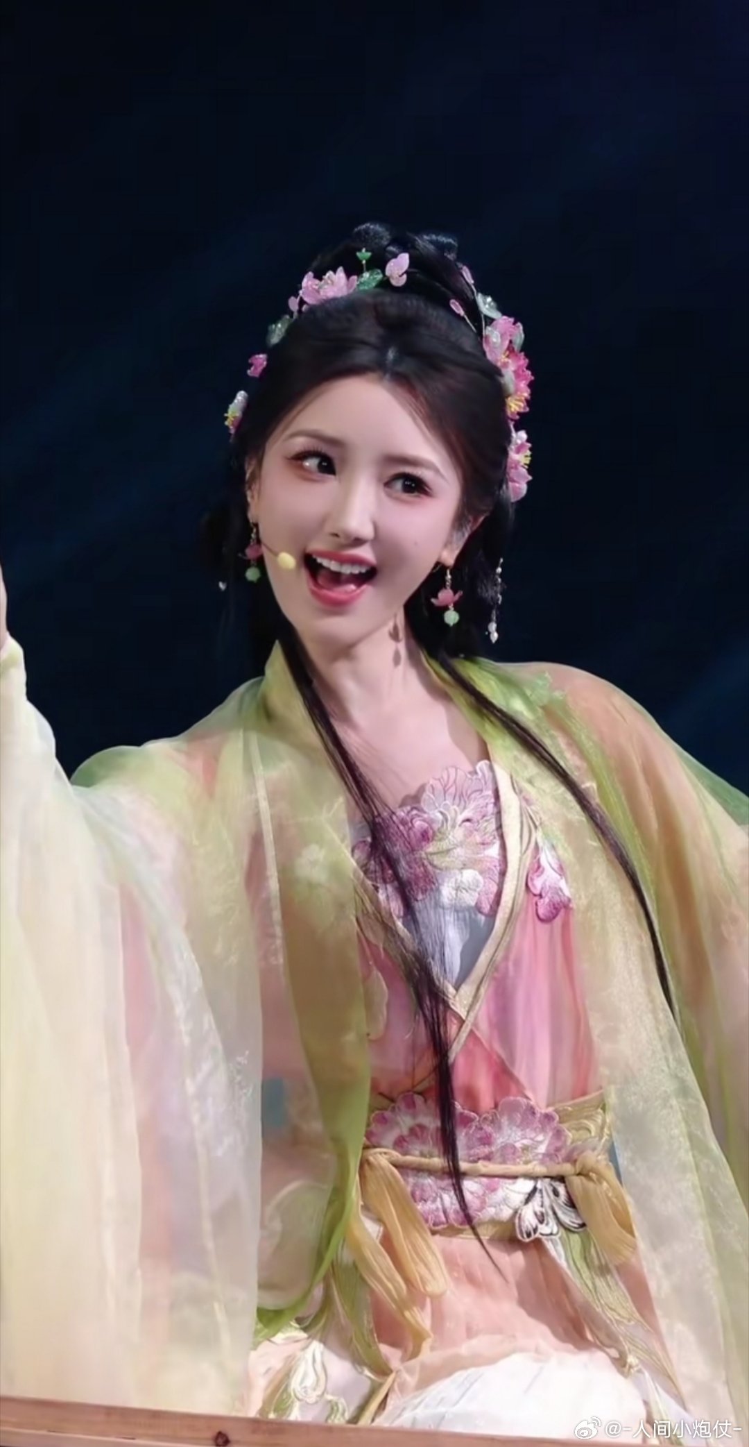 #被毛晓彤古装美到失语#
陈翔你真的是糊涂啊[白眼]

2026美好奇妙夜，毛晓彤化身荷花仙子，演唱《采莲曲》，真的是仙女飘飘，不怪三阿哥要冒天下之大不韪啊[嘻嘻] ​