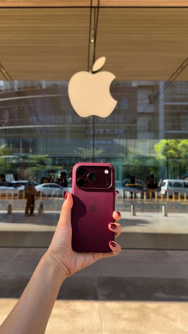 #iPhone18Pro新配色#哪怕今年的 iPhone 加价不是很多，但多少也是可以加一点儿的，优先还是选新颜色 再怎么样也是有市场的 ​
