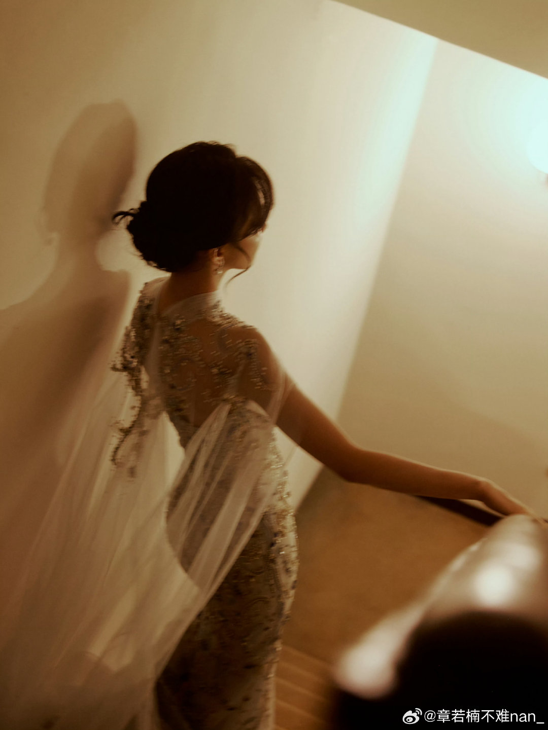 #章若楠[超话]##章若楠想把你和时间藏起来# zrn#章若楠沈千盏‎#

你不是那冬日的凌风 你是我的 春和景明
너는 그 겨울의 영풍이 아니야 너는 나의 봄과 경명이야

​