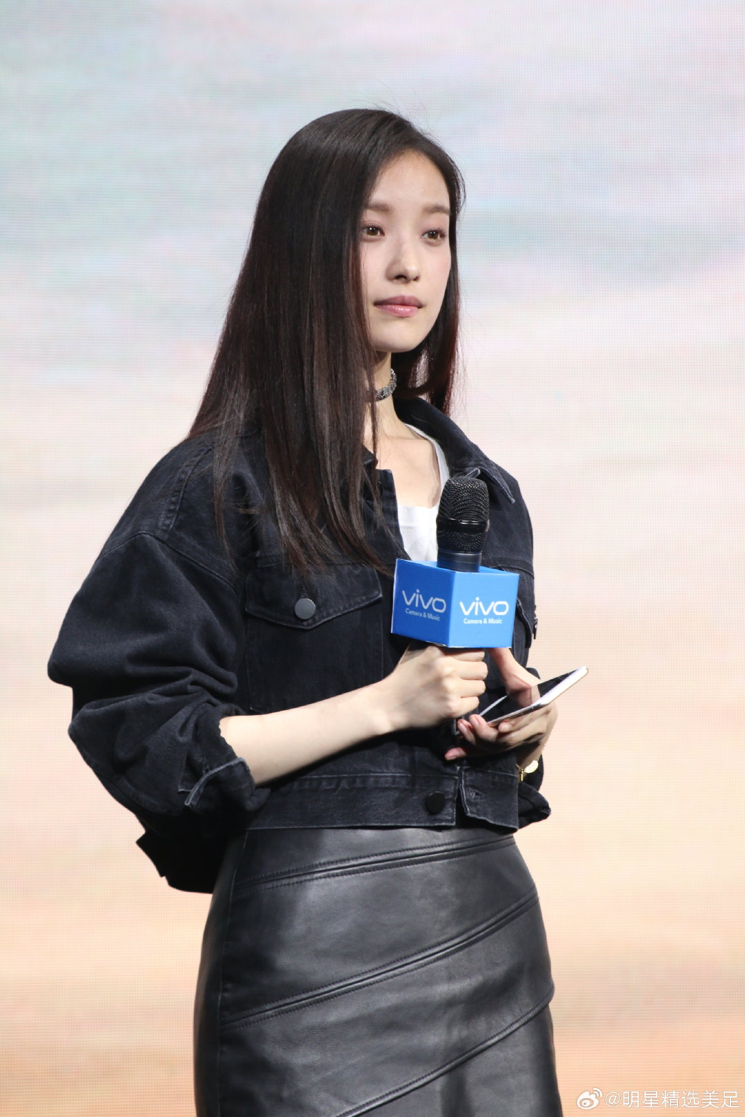 倪妮vivo发布会黑色短裙凉高291P ​