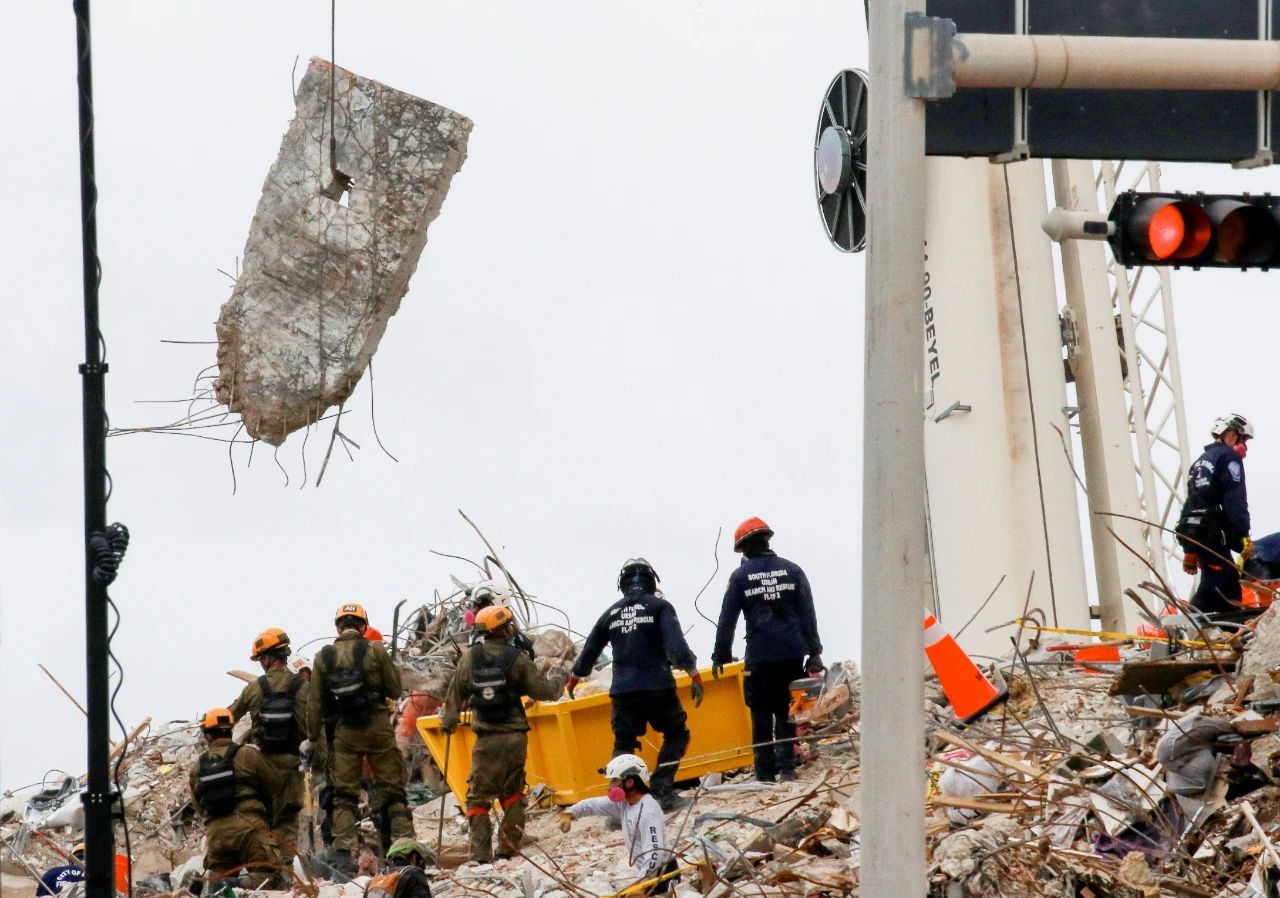 美國公寓坍塌已致12死149失蹤, 背後原因到底是什麼?-圖2