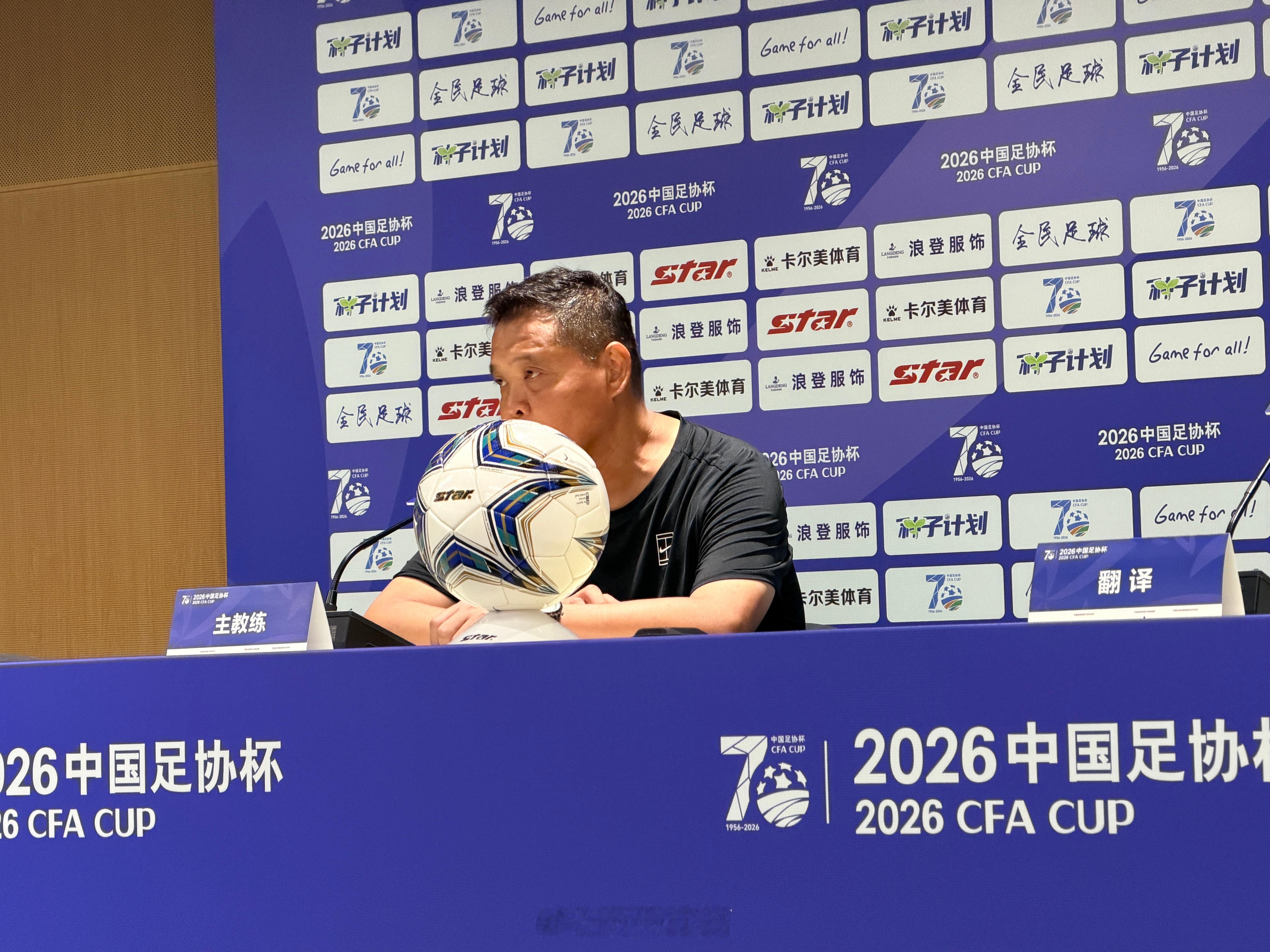 【张效瑞：距离逼平国安只差几厘米】#北京国安3比1兰州陇原竞技# 赛后发布会：

张效瑞：恭喜国安取得胜利 我觉得这场比赛我们发挥的特别好 我们可能和对手比实力差一些

Q：球队距离最后逼平国安可能只差了几厘米，并且谢场的时候国安球迷给了球队掌声，您觉得今晚的比赛达到预期了吗？
张效瑞：达到 ​