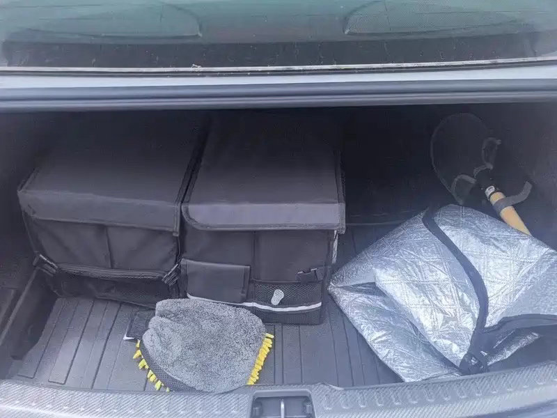 豪华中型轿车沃尔沃S60，自带独特安全标签，网上一直有着源源不断话题，很多注重出行安全的车友会关注这款车型，抛开品牌光环聊聊上路真实感受。

说起沃尔沃，大家最先想到的就是完善主动安全配置，整套安全辅助系统功能齐全，行驶途中可以时刻给到贴心提醒，对于日常通勤能够给到很好的安全加持，守 ​